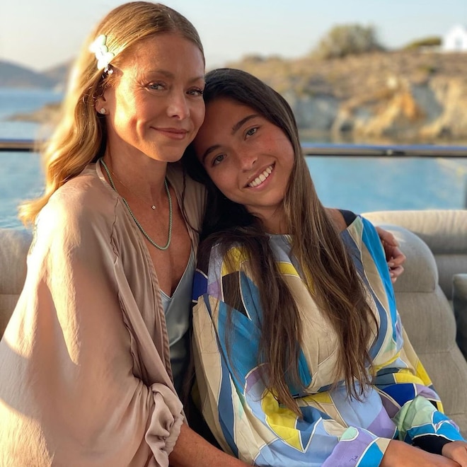 Kelly Ripa’s Daughter Lola Consuelos Shows Off Singing Skills